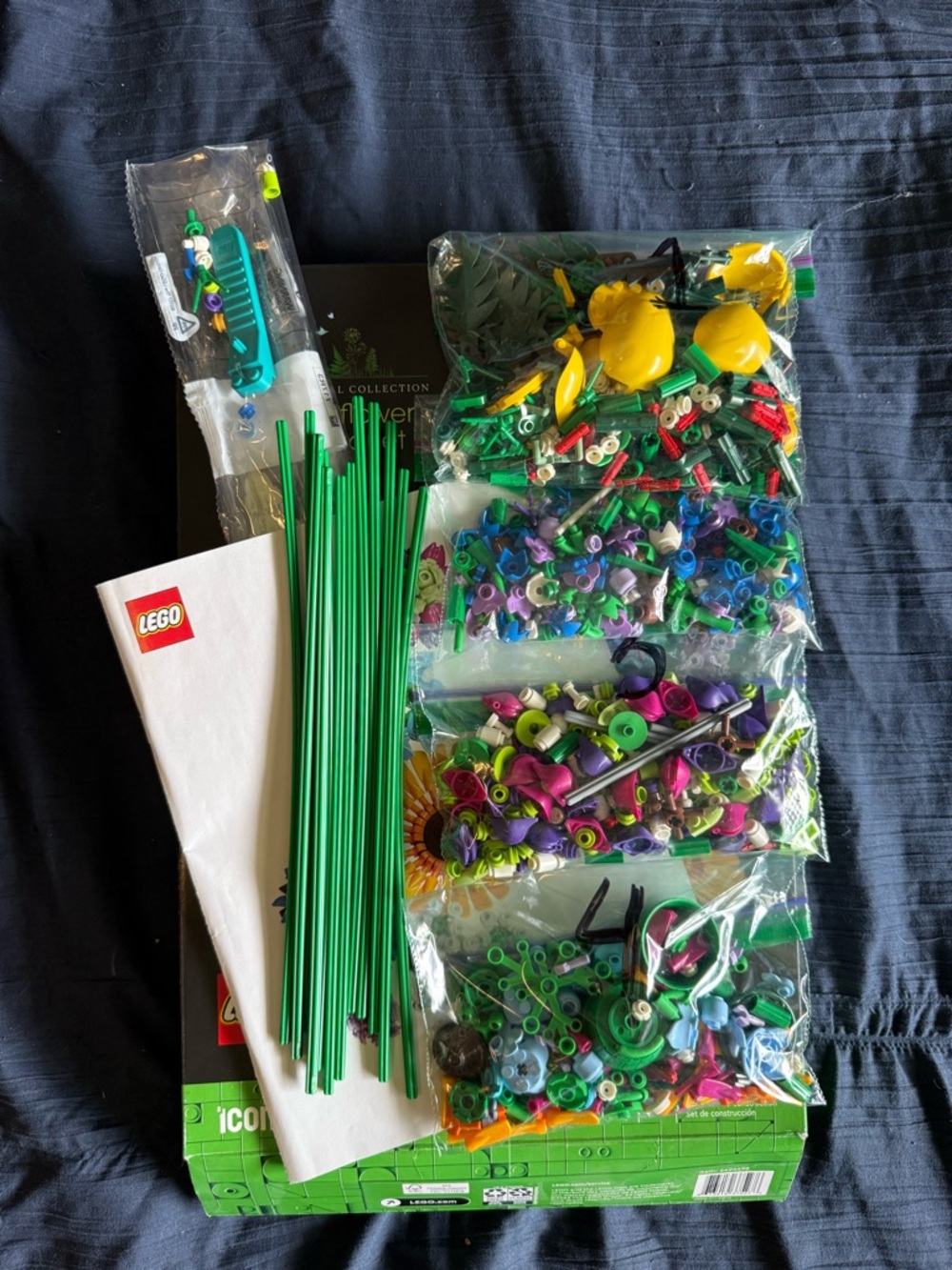 LEGO Wildflower Bouquet - Picture 2 of 2